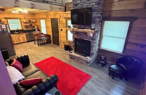 Spring Hill Cabina | ADULT ONLY Naughty Pines log cabin located in South Charleston, WV
