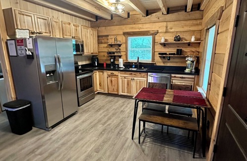 Spring Hill Cabina | ADULT ONLY Naughty Pines log cabin located in South Charleston, WV