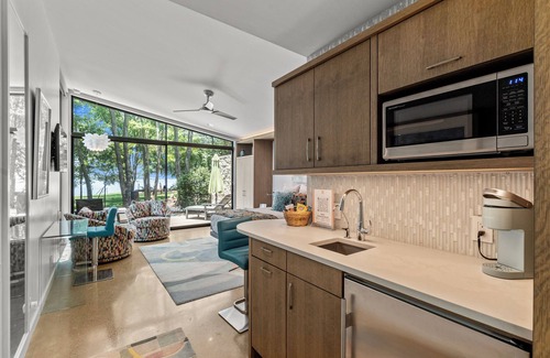 Malakoff Cabaña | Modern Cottage on Private Peninsula w/pool, pickleball, kayaks, fishing & more