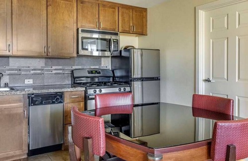 South Lake Tahoe Complejo | Adventure Awaits at Hilton Vacation Club Lake Tahoe : Scenic Views & Outdoor Fun