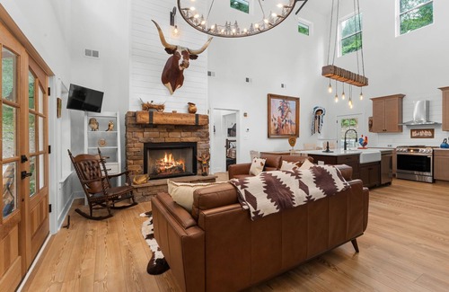 Highlands Casa | Adventure Awaits at This Charming Farmhouse Retreat in Highlands, NC
