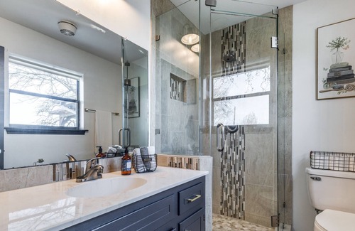 Kemp Casa | Adventure awaits at this trendy lakefront home!