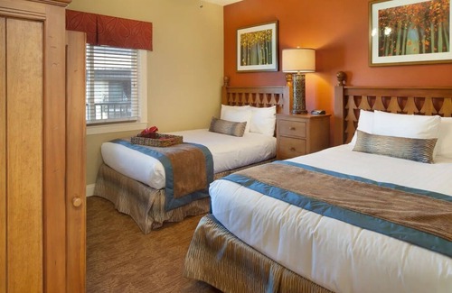 Gatlinburg Complejo | Adventure Awaits at Our 2BR Gatlinburg Getaway – Walk, Splash, Explore!