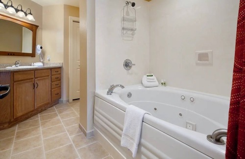 Gatlinburg Complejo | Adventure Awaits at Our 1BR Gatlinburg Getaway – Walk, Splash, Explore!