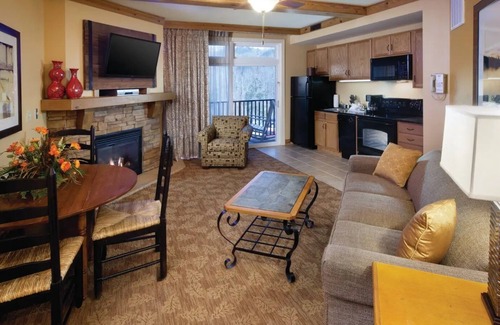 Gatlinburg Complejo | Adventure Awaits at Our 1BR Gatlinburg Getaway – Walk, Splash, Explore!