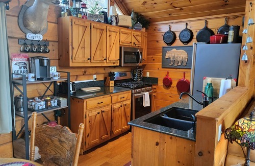 Topton Cabina | Buscadores de aventuras buscados !! Explorar 🌲Relájese 🌲Desconectar Hacer recuerdos ... ❤