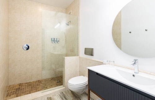 Truckee Hotel | Adventurer's Base w/ Outdoor Hot Tub & Sauna - Minutes from Skiing Trails