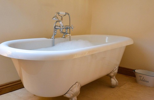 Llangadog Cabaña | Granero-Romántico-Baño Privado-Vista a la Montana-Adventurers Abode