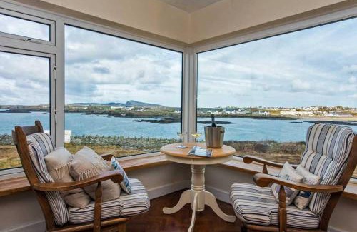 Trearddur Bay Casa | AEL-Y-BRYN-5 BED- DRAMATIC SEA VIEWS - Sleeps 12