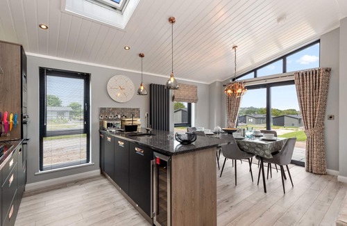 Penally Chalet De Esquí | Ael-Y-Bryn - Luxury Lodge, Hot Tub, Pet Friendly