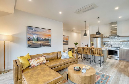 Bend Casa | Aerie Stylish 6 Unit Buyout | 15BDR Near Downtown | Mountain Views + Hot Tub