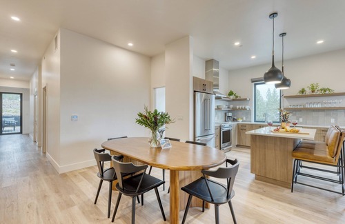 Bend Casa | Aerie Stylish 6 Unit Buyout | 15BDR Near Downtown | Mountain Views + Hot Tub
