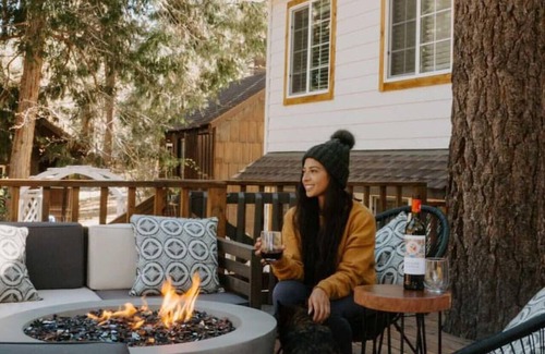Wrightwood Apartamento | Cabin Near Ski Resort, EV Charge, Kid/Pet Friendly, Fire Pit, Playhouse
