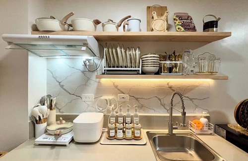 Novaliches Condominio | Aesthetic Cozy Stay With Ps4, Netflix & Coffee Nook - Elena Suites Staycation