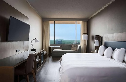 Nashville Complejo | Affordability Meets Comfort! Short Drive to Adventure Science Center, w/ Pools