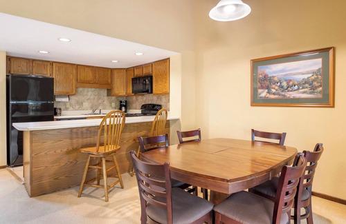 Sapphire Complejo | Affordability Meets Comfort! Pool, Free Parking, Minutes to Sapphire Lake