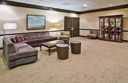 Eagan Park Hotel | Affordability Meets Comfort! 2 Units, Outdoor Pool, Pet-Friendly, Parking