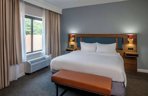 Foxboro Hotel | Affordability Meets Comfort! Near The Hall at Patriot Place, Pet-Friendly