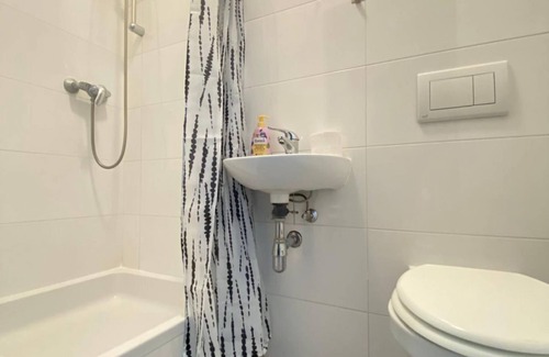 Matzleinsdorf Casa | Affordable 1BR Apartment. Prime Location In Vienna