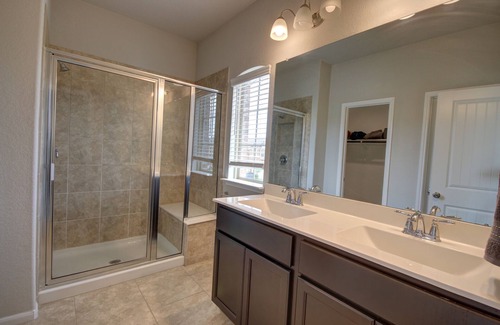 Rosenberg Casa | Affordable 3-Bedroom Townhouse With Backyard ~ Double Story (Pet Friendly!)