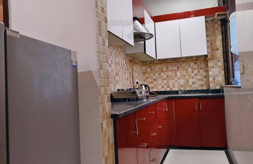 New Delhi Apartamento | Affordable 3 BHK in Lajpat Nagar near Market by HostMyStay