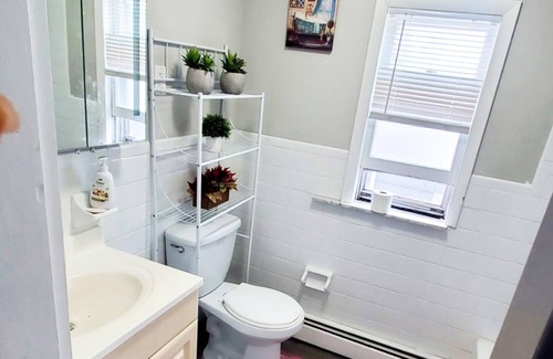 Kearny Apartamento | Affordable and Move in Ready Apartment in Kearny-With Washer and Dryer & Parking
