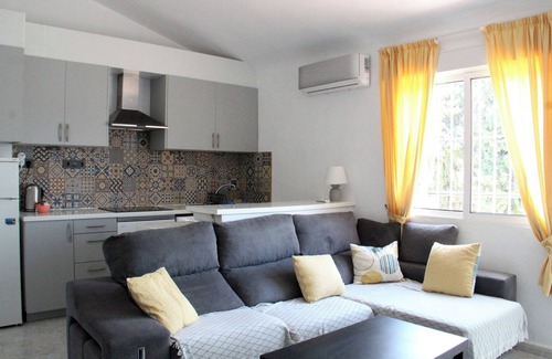 Lo Rufete Apartamento | Affordable Apt Lomas Del Golf 10 Min Walk to Amenities, Golf, Sun