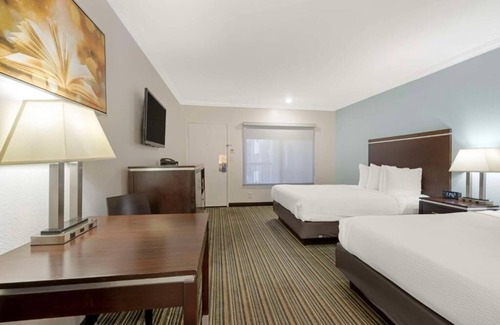Anaheim Resort Hotel | Affordable Comfort Near Disney – Family-Friendly Convenience