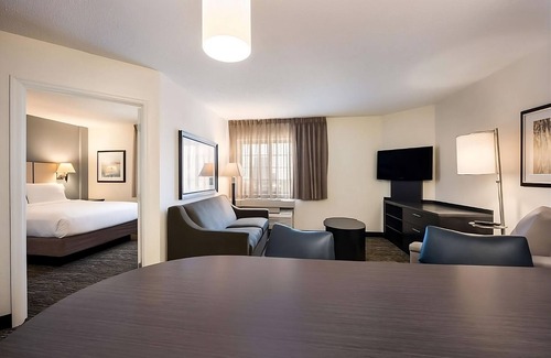 Libertyville Hotel | Affordable & Convenient: 4 Cozy Suites w/ Full Kitchen, BBQ & Pet-Friendly