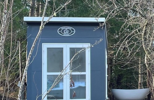 Hanmer Springs Cabina | Affordable & cosy alpine cabin - an ideal couples retreat with outdoor bath!