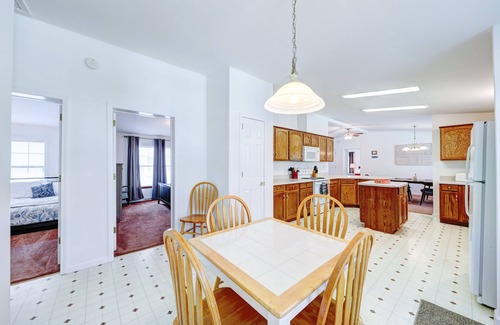 Country Club Estates Casa | Affordable dog-frienedly beach home w/private deck, gas grill, enclosed yard