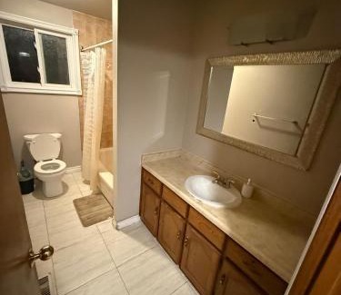 Rosemount Casa | Affordable Family Room for 4 People-24Hrs Checkin-Next To Downtown,Airport