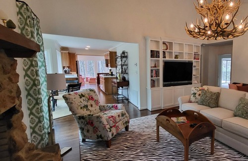Roaring Gap Casa | Affordable Luxury for the Very Particular! Beautiful, Spacious, Upscale Retreat.