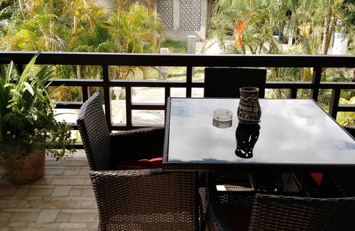 Halcyon Heights Apartamento | Apartamento de lujo asequible de dos dormitorios y dos baños con piscina privada