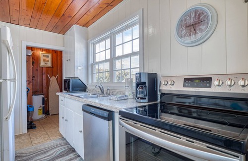 Crescent Beach Cabaña | Affordable Ocean view 2BD - Walk 2 Beach - Family Friendly