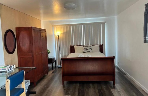 St. Francis Apartamento | Affordable Private Rooms with Shared Bath Kitchen near SFO (SA)
