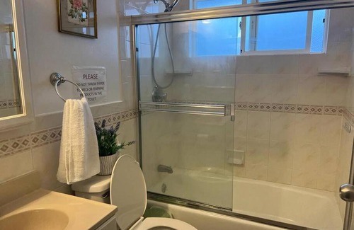 St. Francis Apartamento | Affordable Private Rooms with Shared Bath Kitchen near SFO (SA)