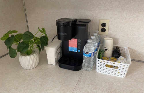 Belleville Casa | Affordable stay near EWR airport, Met Life, and American Dream Mall. Book today!