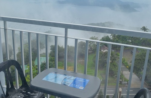 Tagaytay Condominio | Staycation asequible con vistas al lago Taal