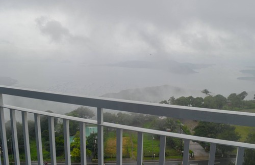 Tagaytay Condominio | Staycation asequible con vistas al lago Taal