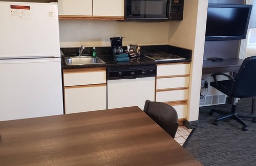 Warren Apartamento | Affordable Suites of America Detroit-Warren