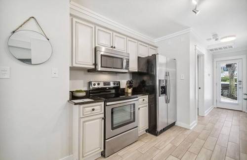 Santa Rosa Beach Condominio | Condominio actualizado y asequible en Blue Mountain Beach. A pasos de la playa 🏖