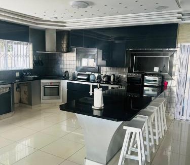 Parow North Cama Y Desayuno | African Haven Guest House
