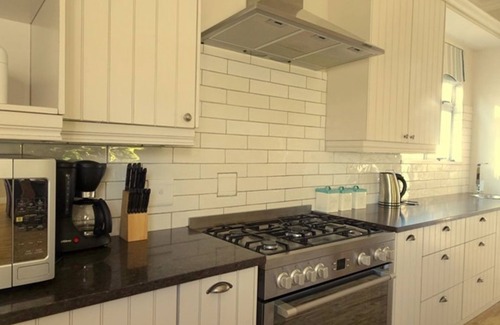 Durbanville Cabaña | African Palm Cottage