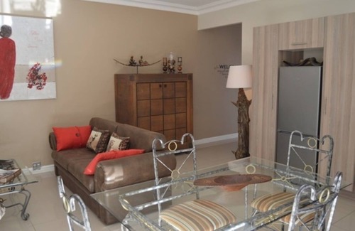 Durbanville Cabaña | African Palm Cottage