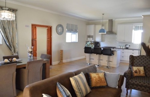 Durbanville Cabaña | African Palm Cottage