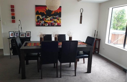 Raumati South Casa | African Touch on Kapiti Coast