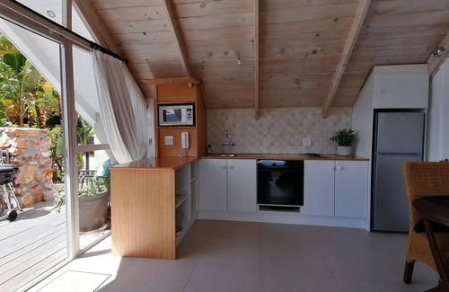 Capri Apartamento | African Violet Guest Suites