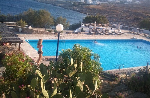 Ornos Villa | VILLA AFRODITA EN EL MAR EN UN RESORT PRIVADO, CON PLAYA Y PISCINA PRIVADAS
