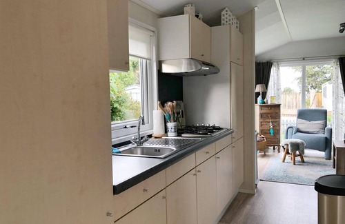 Sint Maarten Chalet De Esquí | After a day at the beach or a visit to one of the villages or towns in the area, it is wonderful to come home to this 4-person chalet. Would you like to bring your dog? He is very welcome in this chalet!